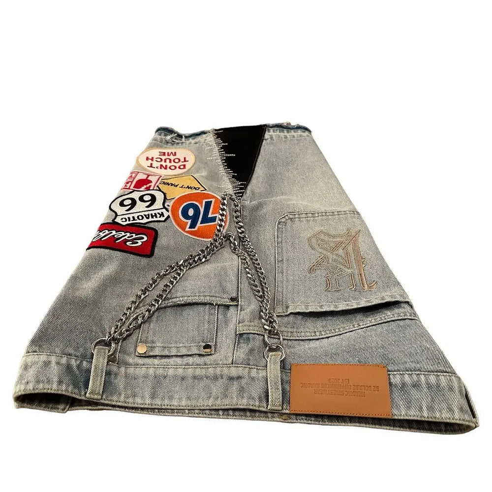 GRAPHIC PATHED DENIM JORTS®