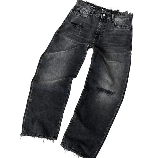 DISTRESSED JEANS®